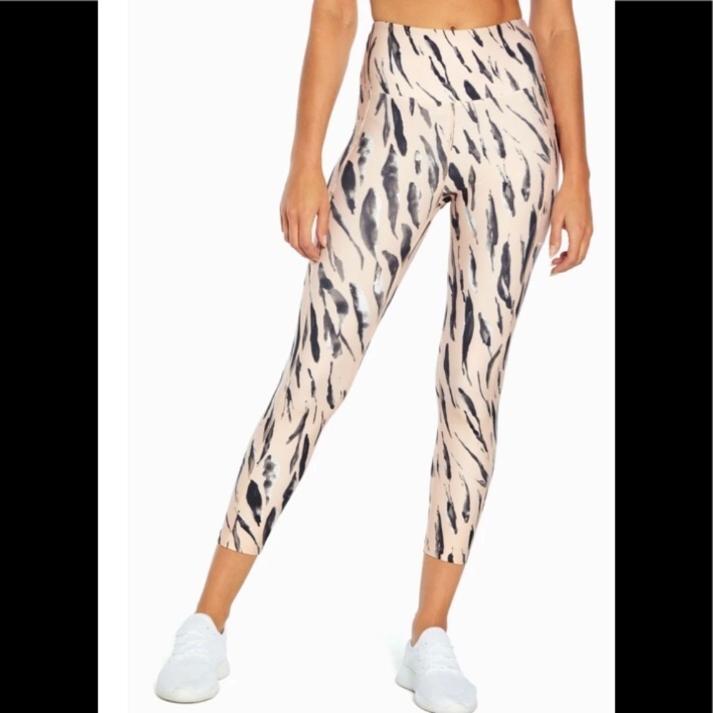 NEW / BALLY TOTAL FITNESS / NWT/ HIGH RISE MID CALF CAPRI POCKET LEGGINGS / LG